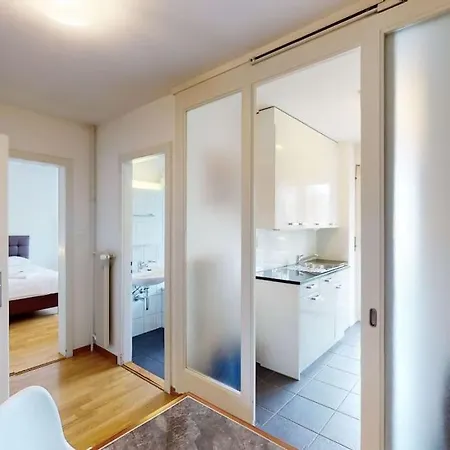 Very Spacious In Center - Parkview 4