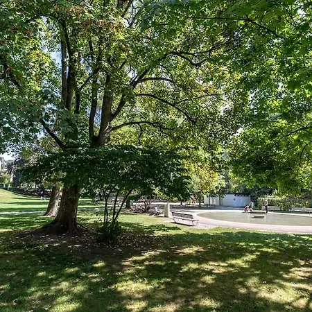 Very Spacious In Center - Parkview 4 Apartment