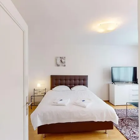 Very Spacious In Center - Parkview 4